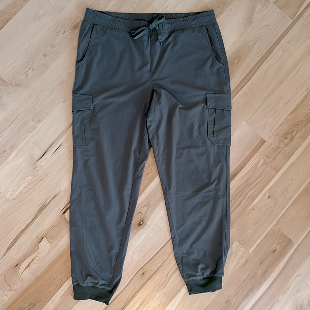 Eddie Bauer Women’s Stretch Cargo Jogger